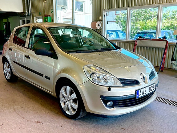 Renault Clio 2 of 5