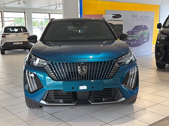 Peugeot 2008 2 of 5