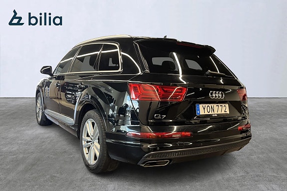 Audi Q7 4 of 5