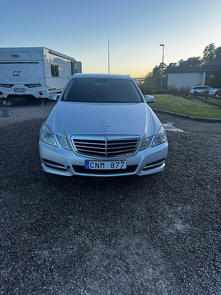 Mercedes-Benz E220 4 of 5