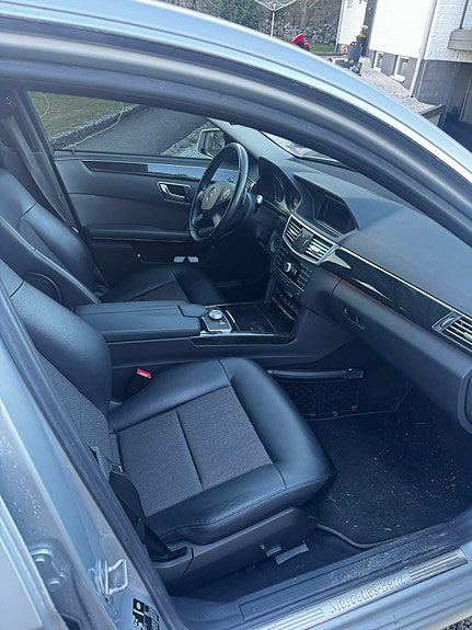Mercedes-Benz E220 5 of 5