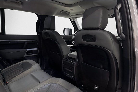 Land Rover Defender 110 13 of 30