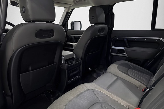Land Rover Defender 110 12 of 30