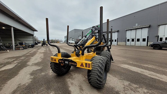 Skogsvagn FTG Moheda 121 med kran M41T 6 of 11