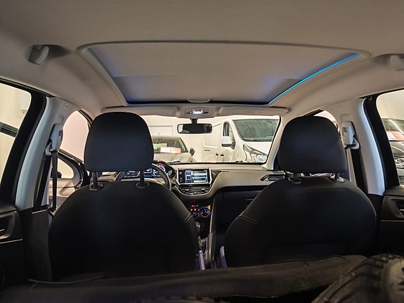 Peugeot 208 16 of 17
