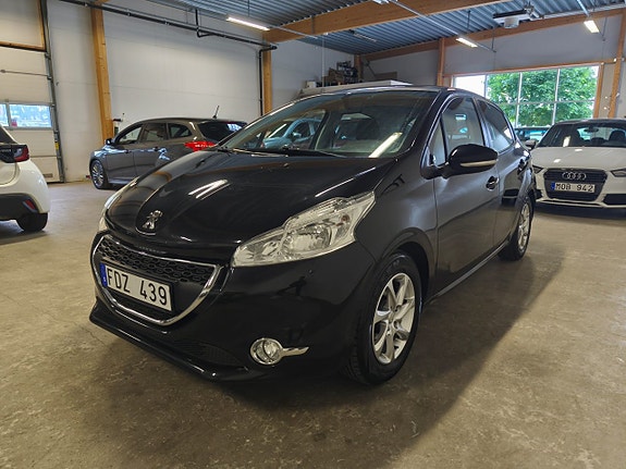 Peugeot 208 3 of 5