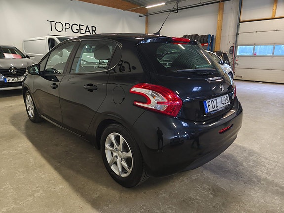 Peugeot 208 4 of 5