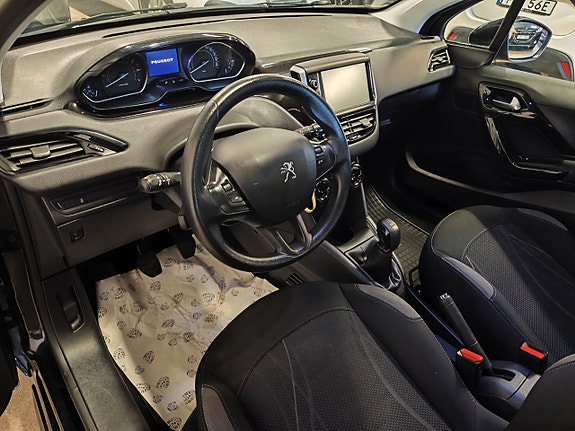 Peugeot 208 8 of 17