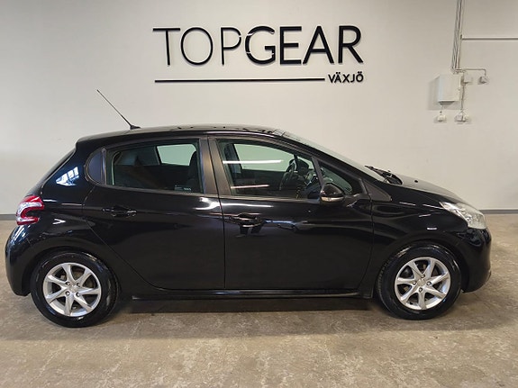 Peugeot 208 7 of 17