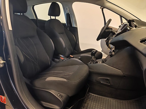 Peugeot 208 15 of 17
