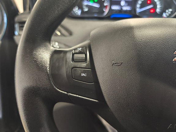 Peugeot 208 10 of 17
