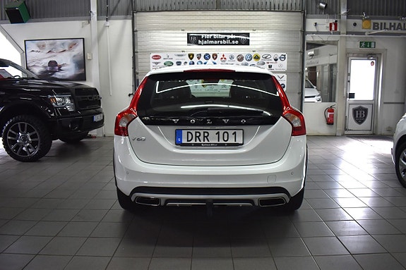 Volvo V60 Cross Country 3 of 5