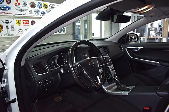 Volvo V60 Cross Country 5 of 5