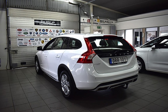 Volvo V60 Cross Country 4 of 5