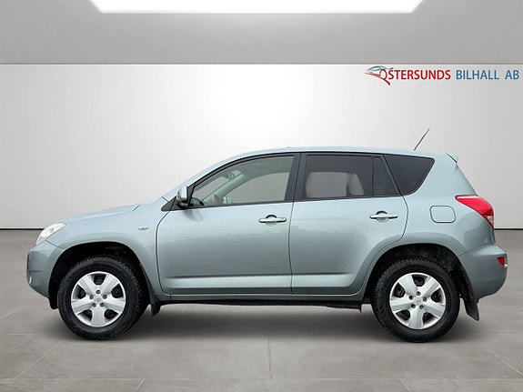 Toyota RAV4 4 of 5