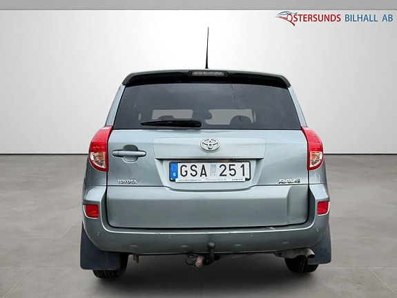 Toyota RAV4 5 of 5