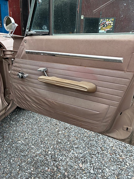 Chrysler Town & Country 17 of 29