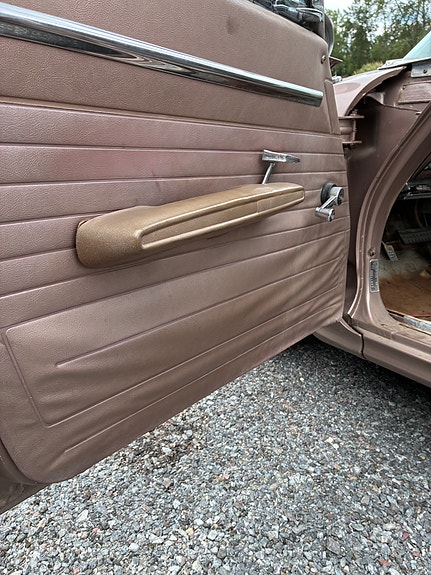 Chrysler Town & Country 8 of 29