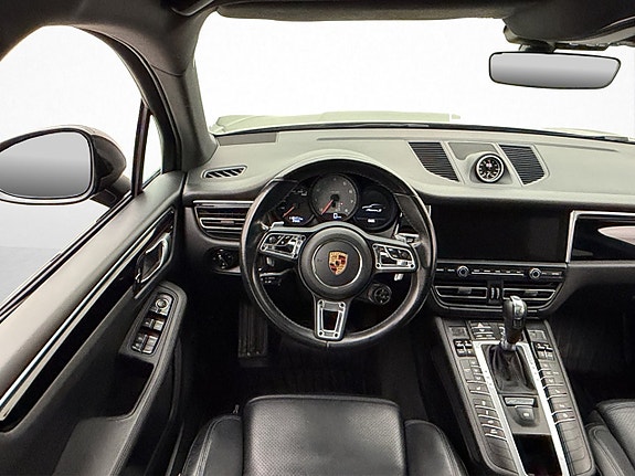 Porsche Macan S 15 of 30