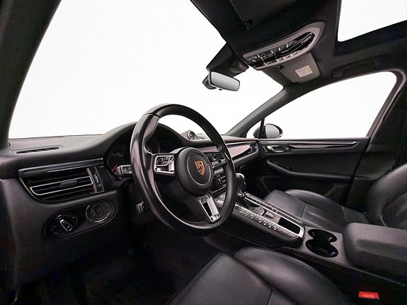Porsche Macan S 11 of 30