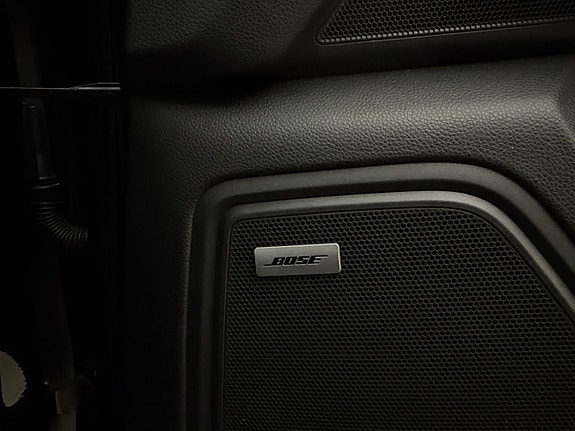 Porsche Macan S 17 of 30