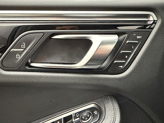 Porsche Macan S 16 of 30