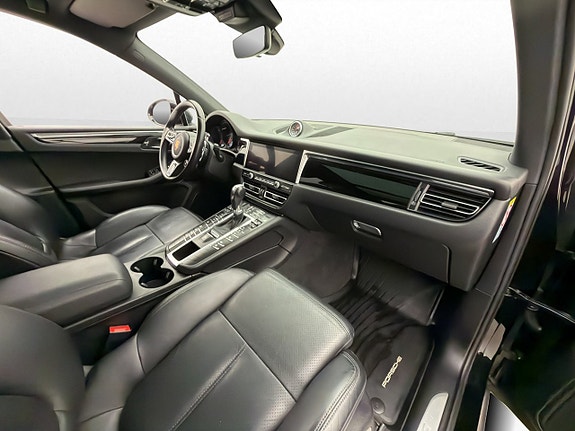 Porsche Macan S 29 of 30