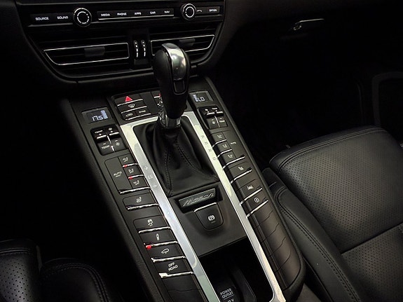 Porsche Macan S 26 of 30