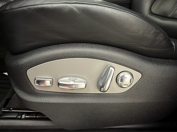 Porsche Macan S 13 of 30