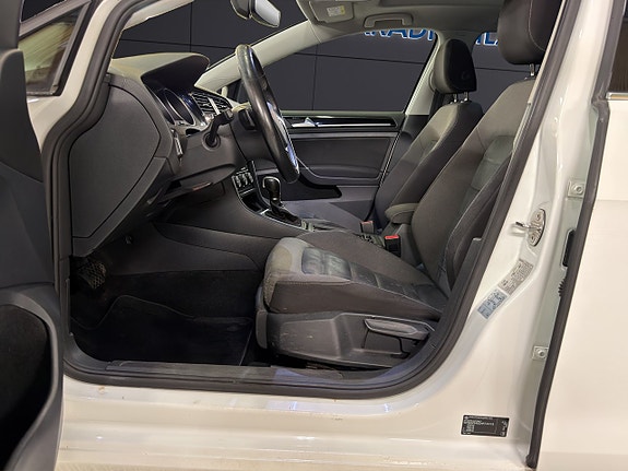 Volkswagen Golf VII 17 of 30