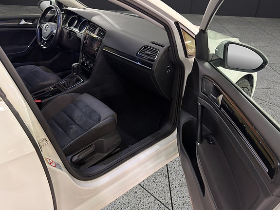 Volkswagen Golf VII 18 of 30