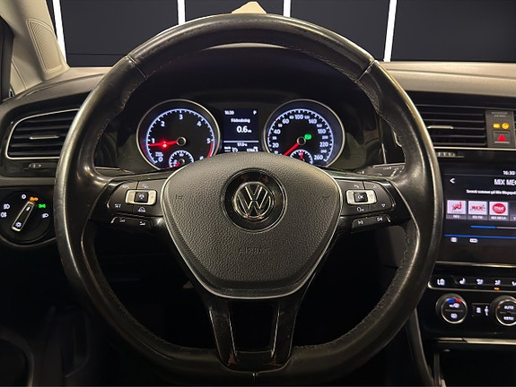 Volkswagen Golf VII 22 of 30