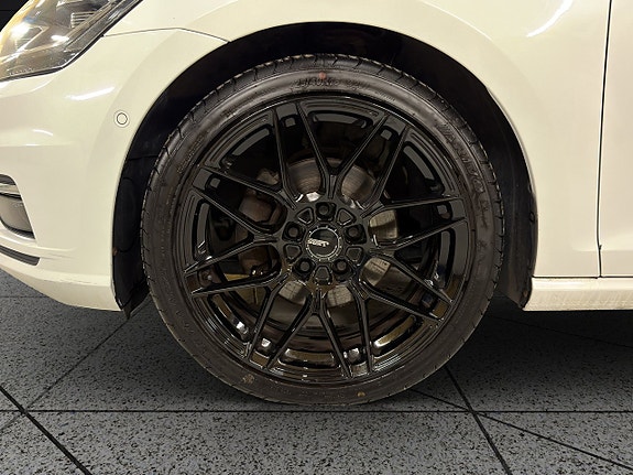 Volkswagen Golf VII 13 of 30