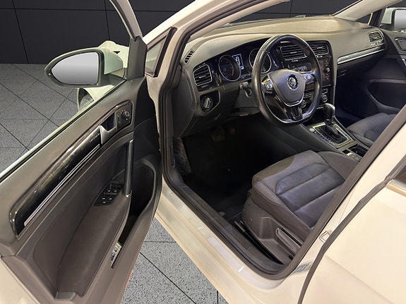 Volkswagen Golf VII 16 of 30