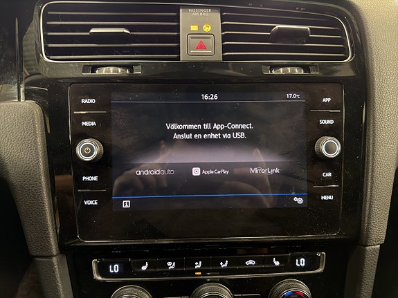 Volkswagen Golf VII 28 of 30