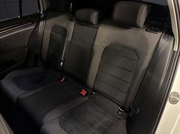 Volkswagen Golf VII 21 of 30