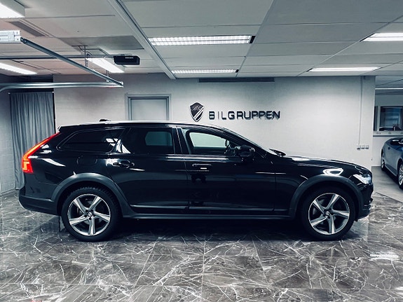 Volvo V90 Cross Country 3 of 5
