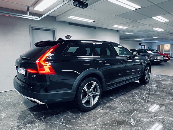 Volvo V90 Cross Country 4 of 5