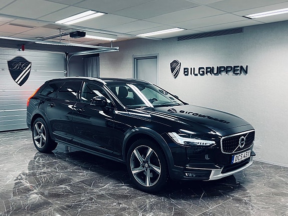 Volvo V90 Cross Country 2 of 5