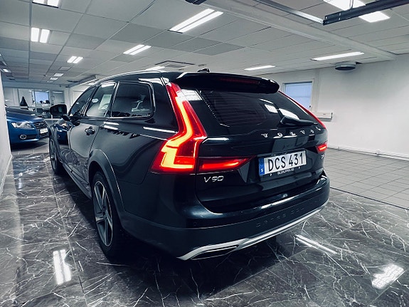 Volvo V90 Cross Country 6 of 27