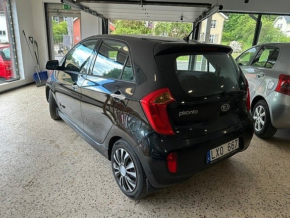Kia Picanto 9 of 12