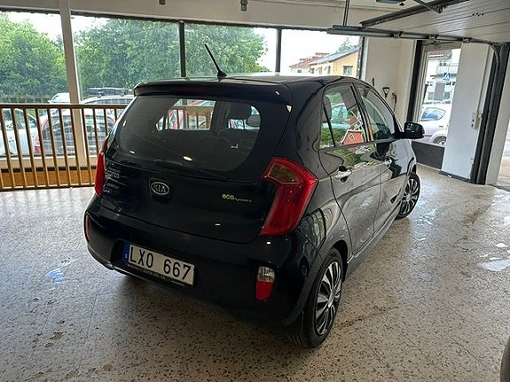 Kia Picanto 8 of 12