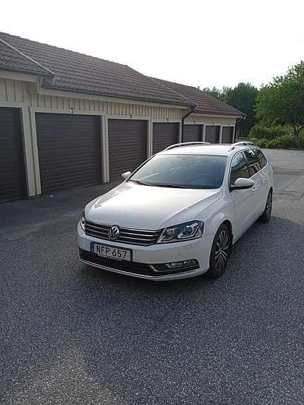 Volkswagen Passat 2 of 5