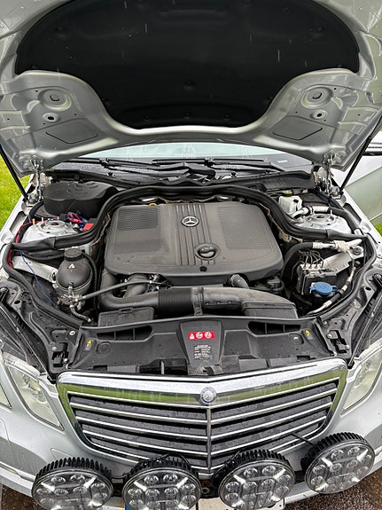 Mercedes-Benz E220 4 of 4