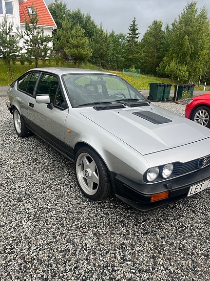 Alfa Romeo Alfetta 2 of 5