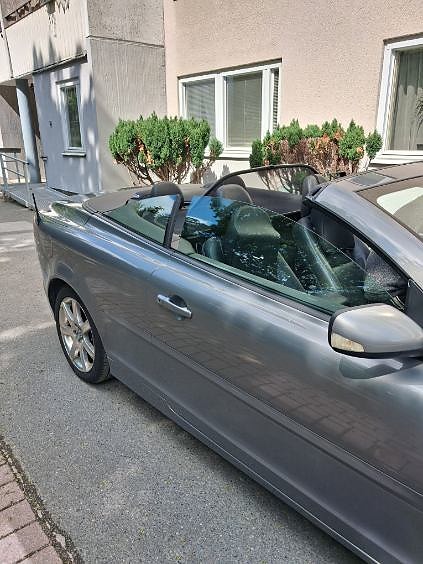 Volvo C70 2 of 3