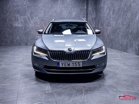 Skoda Superb 2 of 5