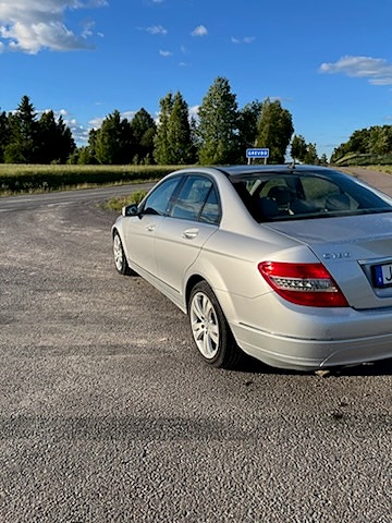 Mercedes-Benz C180 2 of 5