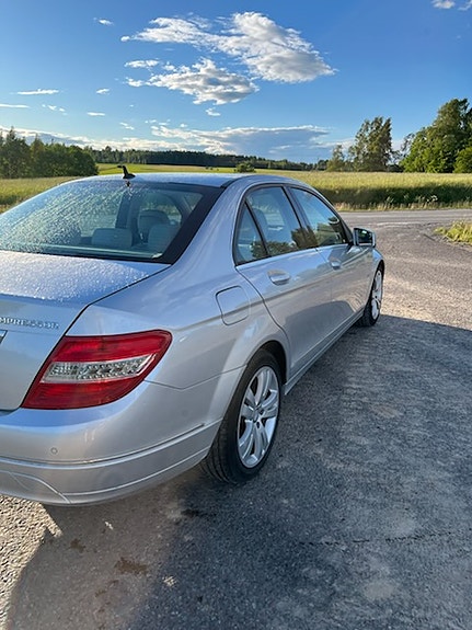 Mercedes-Benz C180 4 of 5