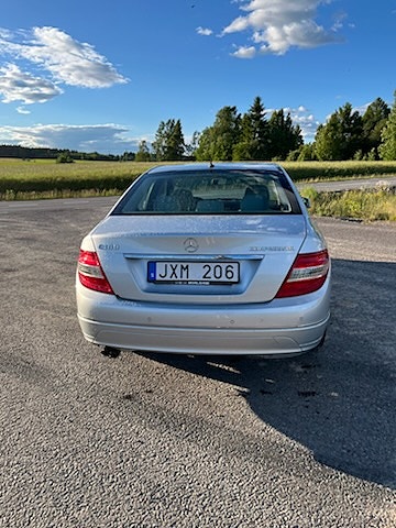 Mercedes-Benz C180 3 of 5